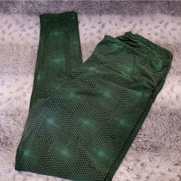LuLaRoe Pants - LULAROE TALL & CURVY LEGGINGS
